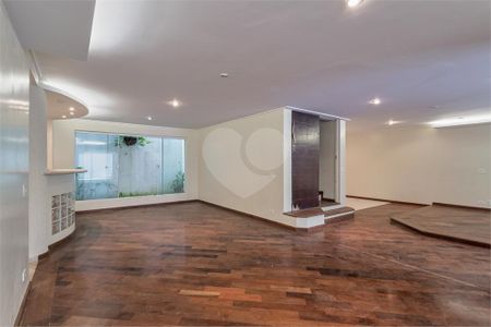 Casa à venda com 4 quartos, 500m² em Jardim Marajoara, São Paulo