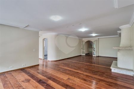 Casa à venda com 4 quartos, 500m² em Jardim Marajoara, São Paulo