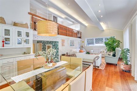 Casa à venda com 4 quartos, 373m² em Vila Campo Grande, São Paulo