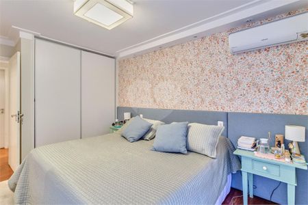 Casa à venda com 4 quartos, 373m² em Vila Campo Grande, São Paulo