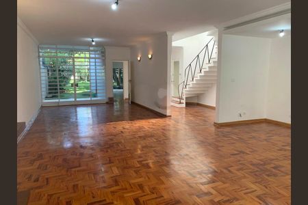Casa à venda com 4 quartos, 300m² em Parque Colonial, São Paulo