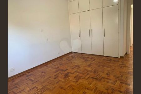 Casa à venda com 4 quartos, 300m² em Parque Colonial, São Paulo