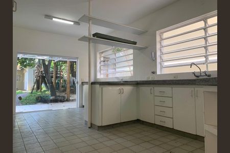 Casa à venda com 300m², 4 quartos e 4 vagas