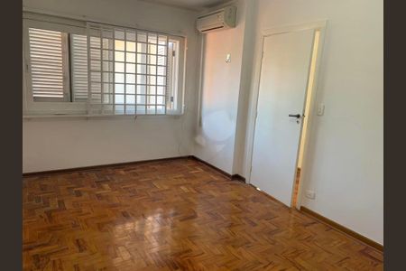 Casa à venda com 4 quartos, 300m² em Parque Colonial, São Paulo