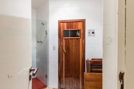 Casa à venda com 4 quartos, 300m² em Parque Colonial, São Paulo