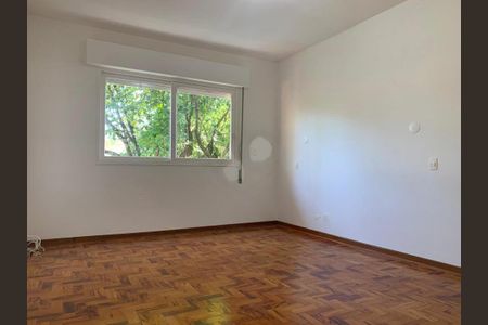 Casa à venda com 4 quartos, 300m² em Parque Colonial, São Paulo