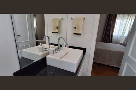 Apartamento à venda com 202m², 3 quartos e 2 vagasBanheiro Suíte 1