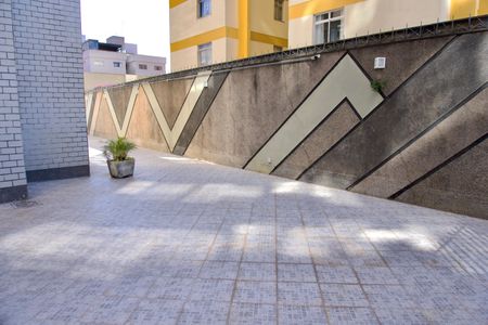 Apartamento para alugar com 200m², 4 quartos e 2 vagas Apartamento para alugar com 200m², 4 quartos e 2 vagasÁrea Comum - Salão de Festas Área Externa