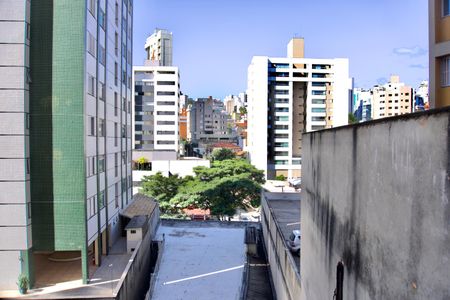 Apartamento para alugar com 200m², 4 quartos e 2 vagas Apartamento para alugar com 200m², 4 quartos e 2 vagasÁrea Comum - Salão de Festas Área Externa Vista