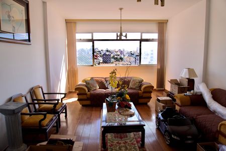 Apartamento para alugar com 200m², 4 quartos e 2 vagas Apartamento para alugar com 200m², 4 quartos e 2 vagasSala de Estar