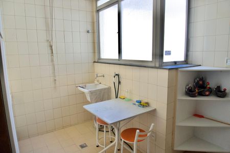 Apartamento para alugar com 200m², 4 quartos e 2 vagas Apartamento para alugar com 200m², 4 quartos e 2 vagasÁrea de Serviço