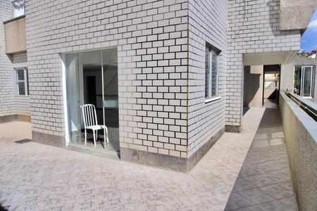 Apartamento para alugar com 200m², 4 quartos e 2 vagas Apartamento para alugar com 200m², 4 quartos e 2 vagasÁrea Comum - Salão de Festas Área Externa