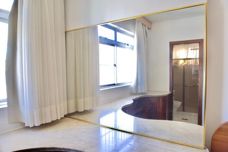 Apartamento para alugar com 200m², 4 quartos e 2 vagas Apartamento para alugar com 200m², 4 quartos e 2 vagasSuíte - Espelho