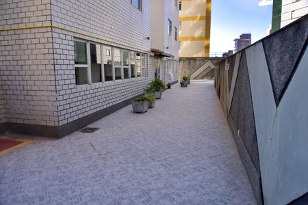 Apartamento para alugar com 200m², 4 quartos e 2 vagas Apartamento para alugar com 200m², 4 quartos e 2 vagasÁrea Comum - Salão de Festas Área Externa