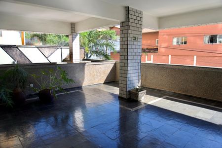 Apartamento para alugar com 200m², 4 quartos e 2 vagas Apartamento para alugar com 200m², 4 quartos e 2 vagasÁrea Comum - Salão de Festas Área Externa