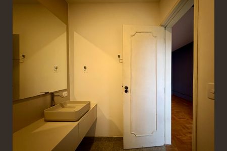 Casa à venda com 250m², 4 quartos e 5 vagasBanheiro Suíte 2