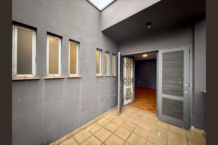 Casa à venda com 250m², 4 quartos e 5 vagasSacada Suíte 2