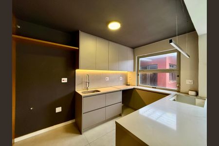 Casa à venda com 250m², 4 quartos e 5 vagasCozinha