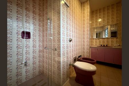 Casa à venda com 250m², 4 quartos e 5 vagasBanheiro Suíte 3