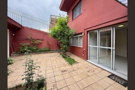 Casa à venda com 250m², 4 quartos e 5 vagasQuintal 
