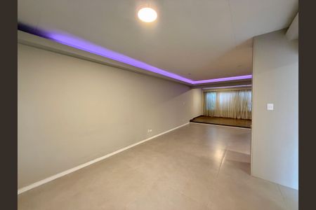 Casa à venda com 250m², 4 quartos e 5 vagasSala