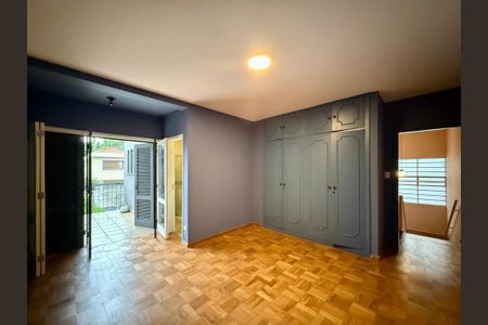 Casa à venda com 250m², 4 quartos e 5 vagasSuíte 2