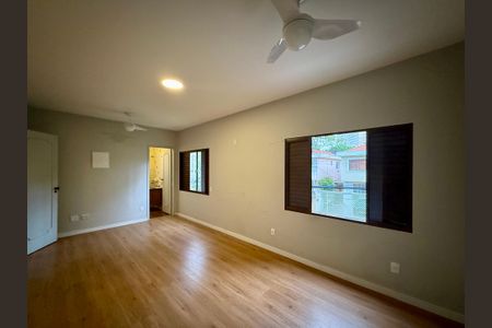 Casa à venda com 250m², 4 quartos e 5 vagasSuíte 1