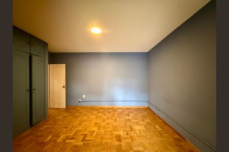 Casa à venda com 250m², 4 quartos e 5 vagasSuíte 2