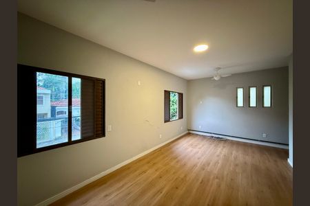 Casa à venda com 250m², 4 quartos e 5 vagasSuíte 1