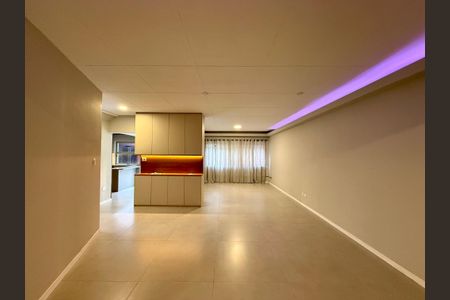 Casa à venda com 250m², 4 quartos e 5 vagasSala