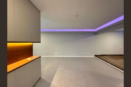 Sala de casa à venda com 4 quartos, 250m² em Granja Julieta, São Paulo