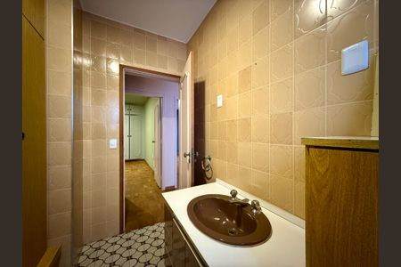 Casa à venda com 250m², 4 quartos e 5 vagasBanheiro Social 