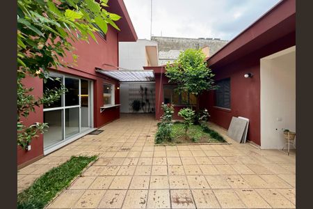 Casa à venda com 250m², 4 quartos e 5 vagasQuintal 