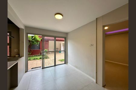Casa à venda com 250m², 4 quartos e 5 vagasCozinha 