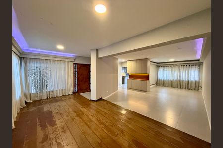 Sala de casa à venda com 4 quartos, 250m² em Granja Julieta, São Paulo