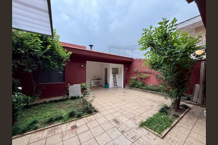 Casa à venda com 250m², 4 quartos e 5 vagasQuintal 