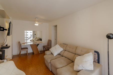 Sala de kitnet/studio para alugar com 1 quarto, 40m² em Indianópolis, São Paulo