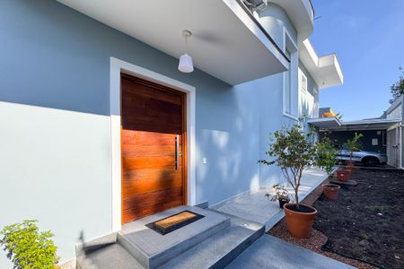 Casa à venda com 290m², 4 quartos e 7 vagas Casa à venda com 290m², 4 quartos e 7 vagasEntrada