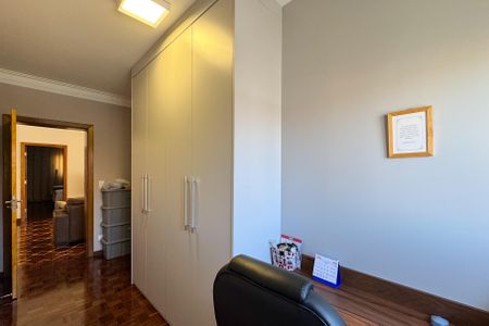 Casa à venda com 290m², 4 quartos e 7 vagas Casa à venda com 290m², 4 quartos e 7 vagasQuarto 1