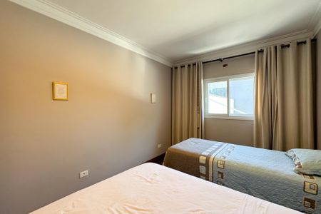 Casa à venda com 290m², 4 quartos e 7 vagas Casa à venda com 290m², 4 quartos e 7 vagasQuarto 2