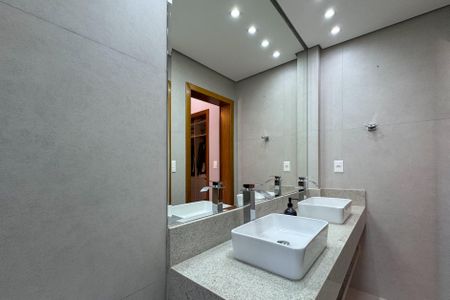 Casa à venda com 290m², 4 quartos e 7 vagas Casa à venda com 290m², 4 quartos e 7 vagasBanheiro - Suíte 2