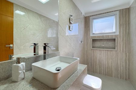 Casa à venda com 290m², 4 quartos e 7 vagas Casa à venda com 290m², 4 quartos e 7 vagasLavabo 1