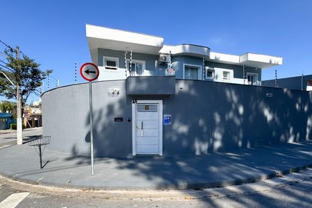 Casa à venda com 290m², 4 quartos e 7 vagas Casa à venda com 290m², 4 quartos e 7 vagasFachada