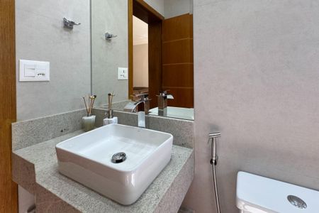 Casa à venda com 290m², 4 quartos e 7 vagas Casa à venda com 290m², 4 quartos e 7 vagasBanheiro Social