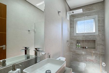 Casa à venda com 290m², 4 quartos e 7 vagas Casa à venda com 290m², 4 quartos e 7 vagasBanheiro Social