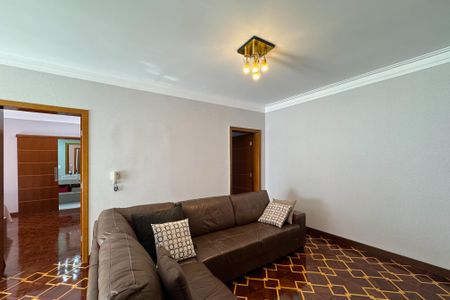 Casa à venda com 290m², 4 quartos e 7 vagas Casa à venda com 290m², 4 quartos e 7 vagasSala de TV