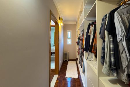 Casa à venda com 290m², 4 quartos e 7 vagas Casa à venda com 290m², 4 quartos e 7 vagasCloset - Suíte 2
