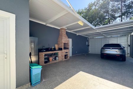 Casa à venda com 290m², 4 quartos e 7 vagas Casa à venda com 290m², 4 quartos e 7 vagasÁrea - Churrasqueira