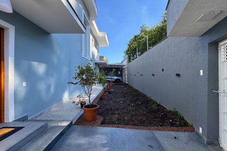 Casa à venda com 290m², 4 quartos e 7 vagas Casa à venda com 290m², 4 quartos e 7 vagasEntrada