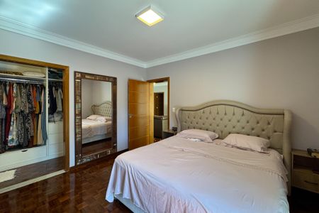 Casa à venda com 290m², 4 quartos e 7 vagas Casa à venda com 290m², 4 quartos e 7 vagasSuíte 2